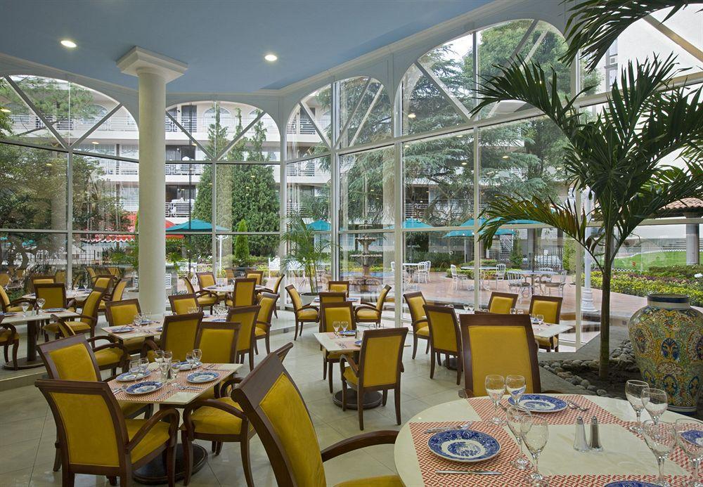 Hotel Krystal Satelite Maria Barbara Tlalnepantla  Restaurant foto